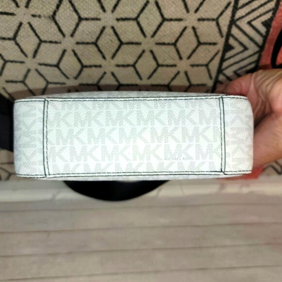 Michael Kors White and Black Crossbody Bag - Picture 7 of 16